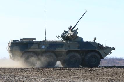 Благовещенск. Бронетранспортер БТР-82А во время учений в Дальневосточном высшем общевойсковом командном училище имени Маршала Советского Союза К. К. Рокоссовского (ДВОКУ).