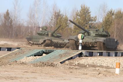Благовещенск. Танки Т-72 во время учений в Дальневосточном высшем общевойсковом командном училище имени Маршала Советского Союза К. К. Рокоссовского (ДВОКУ).