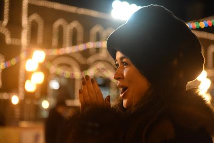 Москва. Актриса Анастасия Заворотнюк на открытии ГУМ-катка на Красной площади.