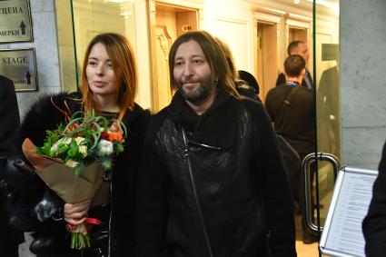 Москва. Участник группы `Би-2` Шура (Александр Уман) и его супруга Елизавета на Российской национальной музыкальной премии `Виктория-2018` в Государственном Кремлевском дворце.