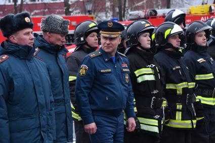 Москва. Министр  МЧС РФ Евгений Зиничев  перед церемонией   награждения победителей  Всероссийского фестиваля `Созвездие мужества`в Академии МЧС.