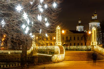 Санкт-Петербург.  Вид на  Красногвардейский мост через канал Грибоедова, украшенный к Новому году.