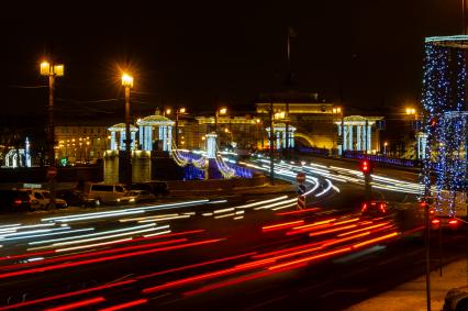 Санкт-Петербург.  Вид на Дворцовый мост.