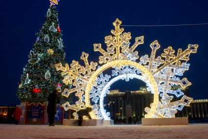 Санкт-Петербург.  Новогодняя иллюминация на Московской площади.