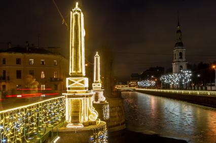 Санкт-Петербург.  Пикалов мост, украшенный к Новому году.