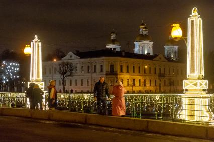 Санкт-Петербург.  Пикалов мост, украшенный к Новому году.