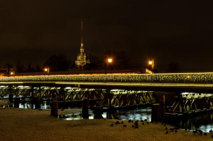 Санкт-Петербург. Вид на Иоанновский мост и Петропавловскую крепость.