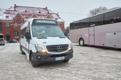 Ленинградская область, Выборг.  Микроавтобус Mercedes-Benz на одной из улиц города.