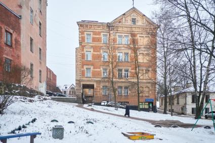 Ленинградская область, Выборг.  Микроавтобус Mercedes-Benz на одной из улиц города.