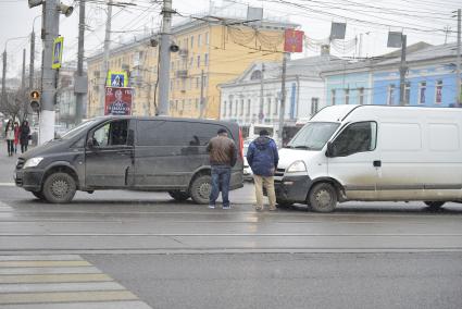 Тула. Автомобили, пострадавшие в результате ДТП на одной из улиц города.