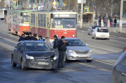 Тула. Автомобили, пострадавшие в результате ДТП на одной из улиц города.