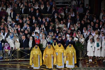 Москва. Во время праздничного богослужения по случаю  Рождества Христова в храме Христа Спасителя.