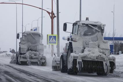 Барнаул. Снегоуборочная техника на улице города.