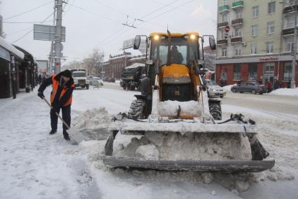 Иркутск. Снегоуборочная техника на улицах города.