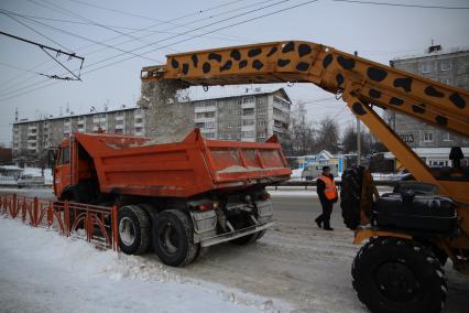 Иркутск. Снегоуборочная техника на улицах города.