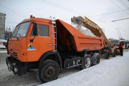 Иркутск. Снегоуборочная техника на улицах города.