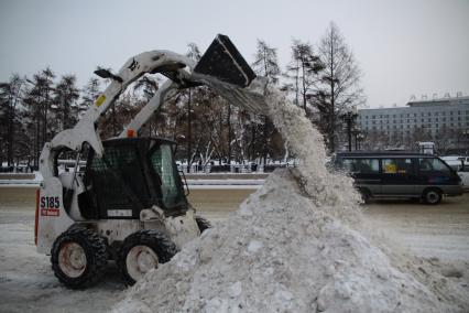 Иркутск. Снегоуборочная техника на улицах города.