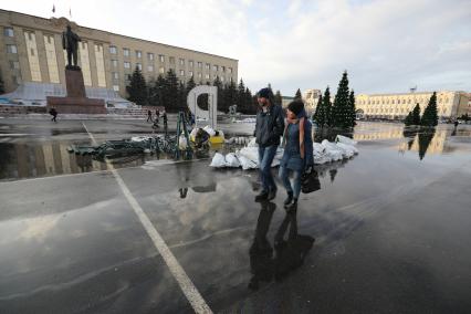 Ставрополь. Демонтаж новогодних елок на площади Ленина.