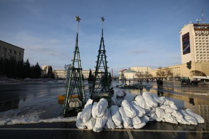 Ставрополь. Демонтаж новогодних елок.