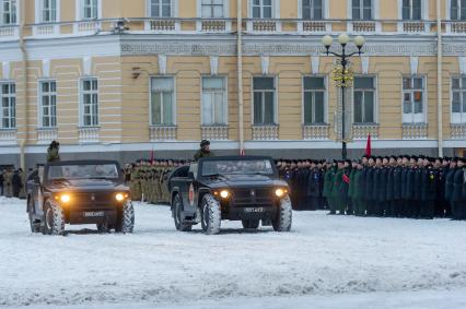 Санкт-Петербург. Военнослужащие на Дворцовой площади во время репетиции парада в честь 75-й годовщины полного освобождения Ленинграда от фашистской блокады.