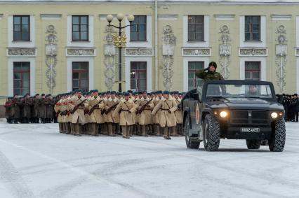 Санкт-Петербург. Военнослужащие на Дворцовой площади во время репетиции парада в честь 75-й годовщины полного освобождения Ленинграда от фашистской блокады.