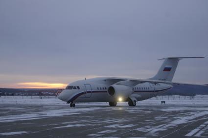 Екатеринбург. Аэропорт \'Кольцово\'. Транспортный самолет Ан-148-100Е заходит на посадку в аэропорту \'Кольцово\'. 2 самолета этой модификацие последние изготовленные и поставленные в ВКС по програме гособорнзаказа, прибыли в место постоянной дислокации в отдельном транспортном смешанном авиационном полку в Свердловской области