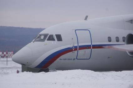 Екатеринбург. Аэропорт \'Кольцово\'. Транспортный самолет Ан-148-100Е заходит на посадку в аэропорту \'Кольцово\'. 2 самолета этой модификацие последние изготовленные и поставленные в ВКС по програме гособорнзаказа, прибыли в место постоянной дислокации в отдельном транспортном смешанном авиационном полку в Свердловской области