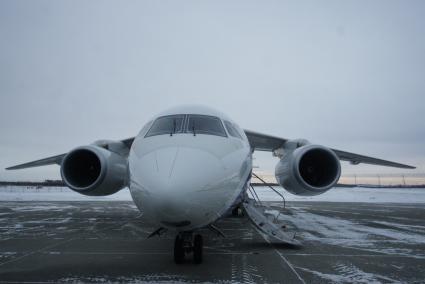 Екатеринбург. Аэропорт \'Кольцово\'. Транспортный самолет Ан-148-100Е. 2 самолета этой модификацие последние изготовленные и поставленные в ВКС по програме гособорнзаказа, прибыли в место постоянной дислокации в отдельном транспортном смешанном авиационном полку в Свердловской области