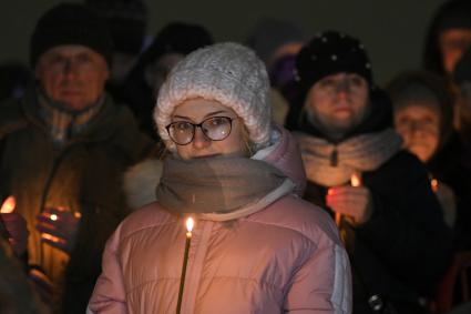 Тула. Верующие перед началом купаний в праздник Крещения Господня.