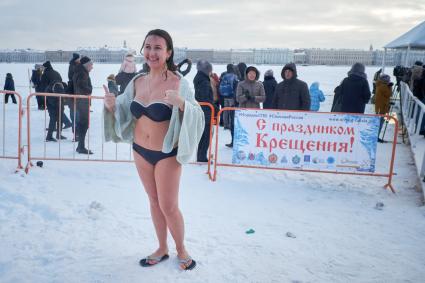 Санкт-Петербург. Верующие во время купаний в праздник Крещения Господня.