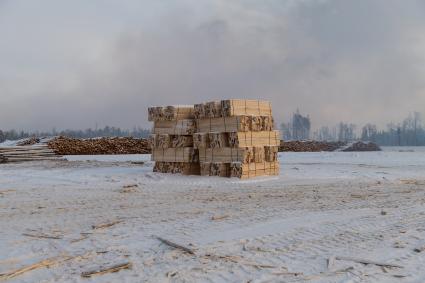 Красноярский край.  Частная лесопилка в тайге в Богучанской районе Красноярского края.