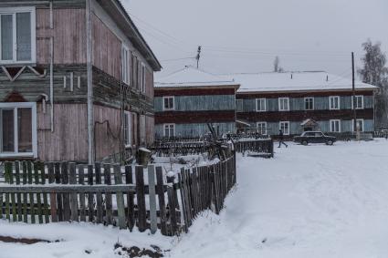 Красноярский край, Лесосибирск, поселок Новоенисейск. На одной из улиц  поселка.