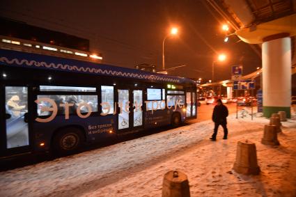 Москва. Электробус на одной из улиц города.