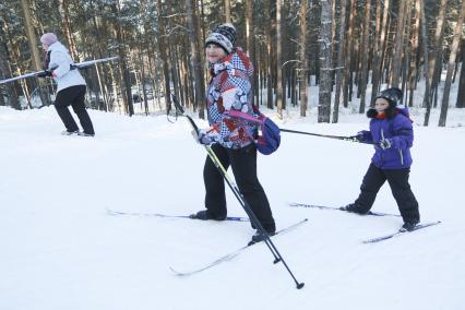 Барнаул.  Катание на лыжах.