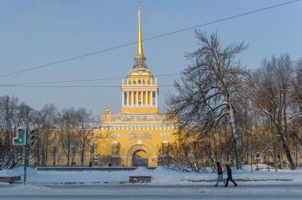 Санкт-Петербург.   Вид на здание Главного адмиралтейства.