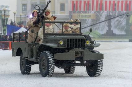 Санкт-Петербург.  Автомобиль `Виллис-МБ` с зенитным пулеметом ДШК калибра 12,7 мм на Дворцовой площади во время военного парада в часть 75-й годовщины полного освобождения Ленинграда от фашистской блокады.