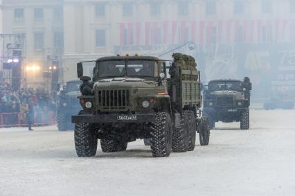 Санкт-Петербург. Грузовой автомобиль повышенной проходимости Урал-4320 на Дворцовой площади во время военного парада в часть 75-й годовщины полного освобождения Ленинграда от фашистской блокады.