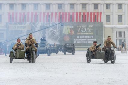 Санкт-Петербург. Военная техника времен ВОВ  на Дворцовой площади во время военного парада в часть 75-й годовщины полного освобождения Ленинграда от фашистской блокады.