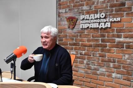 Москва. Советский футболист Евгений Ловчев на радио `Комсомольская правда`.