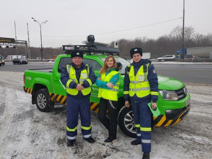 Москва. Корреспондент `Комсомольской правды` Анастасия Варданян  с сотрудниками дорожного патруля Центра организации дорожного движения (ЦОДД) на одной из улиц города.