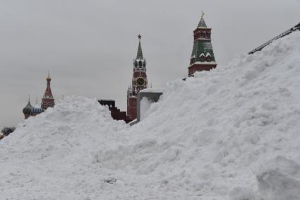 Москва. Сугробы на Красной площади.