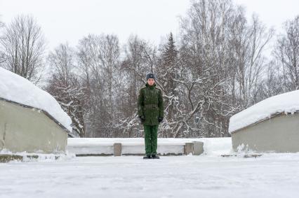 Санкт-Петербург. Во время торжественно-траурной церемонии на Пискаревском кладбище   в честь 75-й годовщины полного освобождения Ленинграда от фашистской блокады на Пискаревском кладбище.