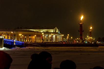 Санкт-Петербург. Иллюминация на стрелке Васильевского острова.