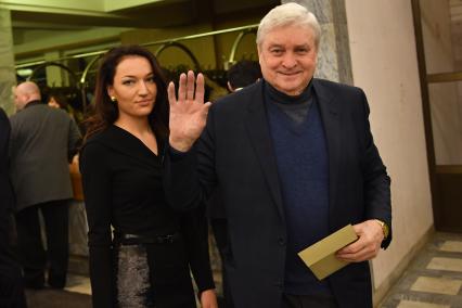 Москва. Кинорежиссер Александр Стефанович перед началом церемонии вручения национальной премии в области кинематографии и телевидения за 2018 год `Золотой Орел` в павильоне киноконцерна `Мосфильм`.