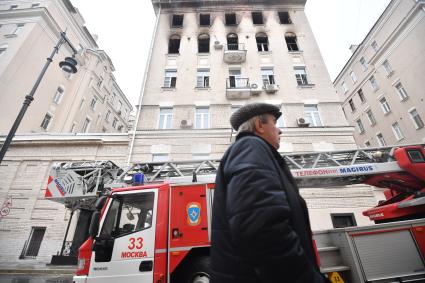 Москва. Жилой дом на Никитском бульваре, где произошел пожар.