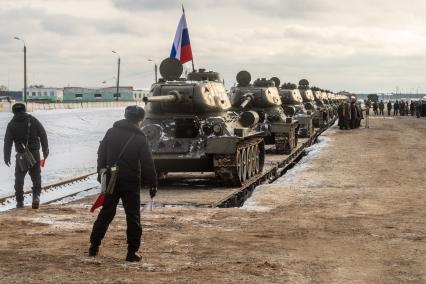 Московская область, Наро-Фоминск. Торжественная встреча эшелона с танками Т-34 , переданных Министерством обороны Лаосской Народно-Демократической Республики военному ведомству РФ.