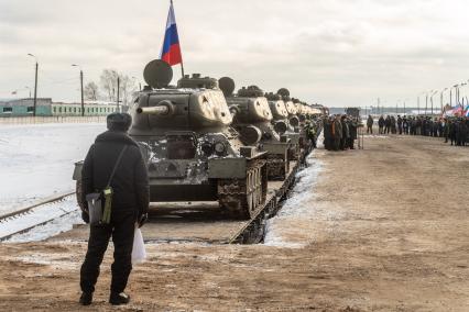 Московская область, Наро-Фоминск. Торжественная встреча эшелона с танками Т-34 , переданных Министерством обороны Лаосской Народно-Демократической Республики военному ведомству РФ.