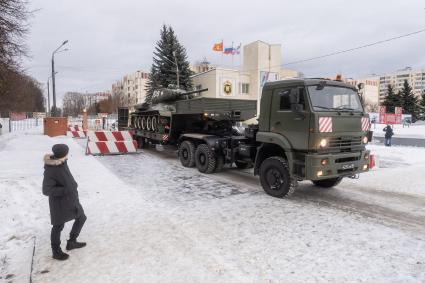 Московская область, Наро-Фоминск. Подготовка к торжественной встрече эшелона с танками Т-34 , переданных Министерством обороны Лаосской Народно-Демократической Республики военному ведомству РФ.