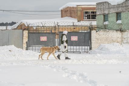 Московская область, Наро-Фоминск. Перед началом торжественной встречи эшелона с танками Т-34 , переданных Министерством обороны Лаосской Народно-Демократической Республики военному ведомству РФ.