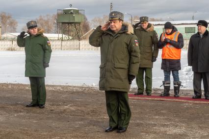 Московская область, Наро-Фоминск. Заместитель Министра обороны РФ Дмитрий Булгаков  на торжественной встрече эшелона с танками Т-34 , переданных Министерством обороны Лаосской Народно-Демократической Республики военному ведомству РФ.